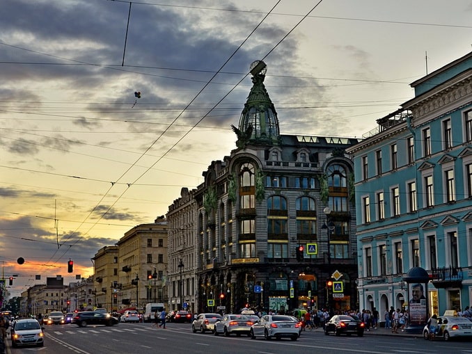 Невский проспект в Санкт-Петербурге в мае