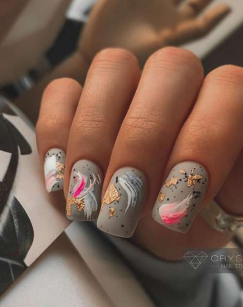 Штрихи на ногтях - красивые идеи маникюра, новинки дизайна