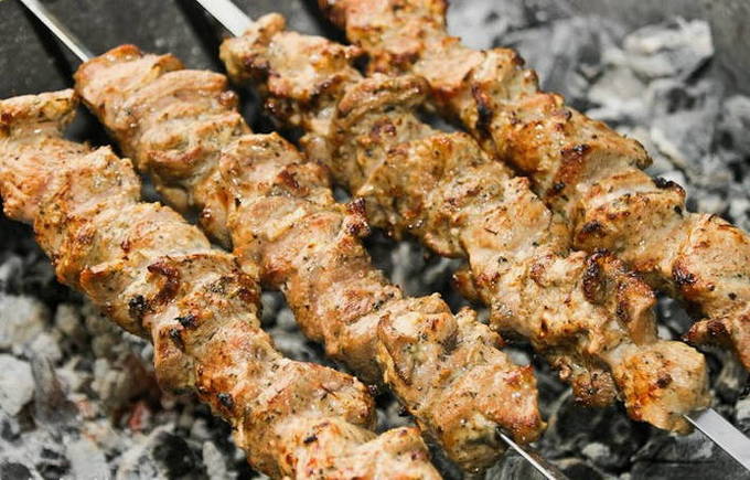 Шашлык из индейки: ТОП-20 самых вкусных маринадов (получается сочное и мягкое мясо)