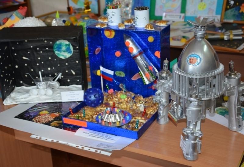 Поделки с роботами и лунами