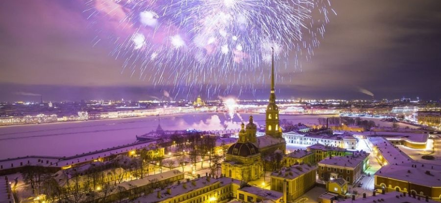 новогодний фейерверк над Петропавловской крепостью