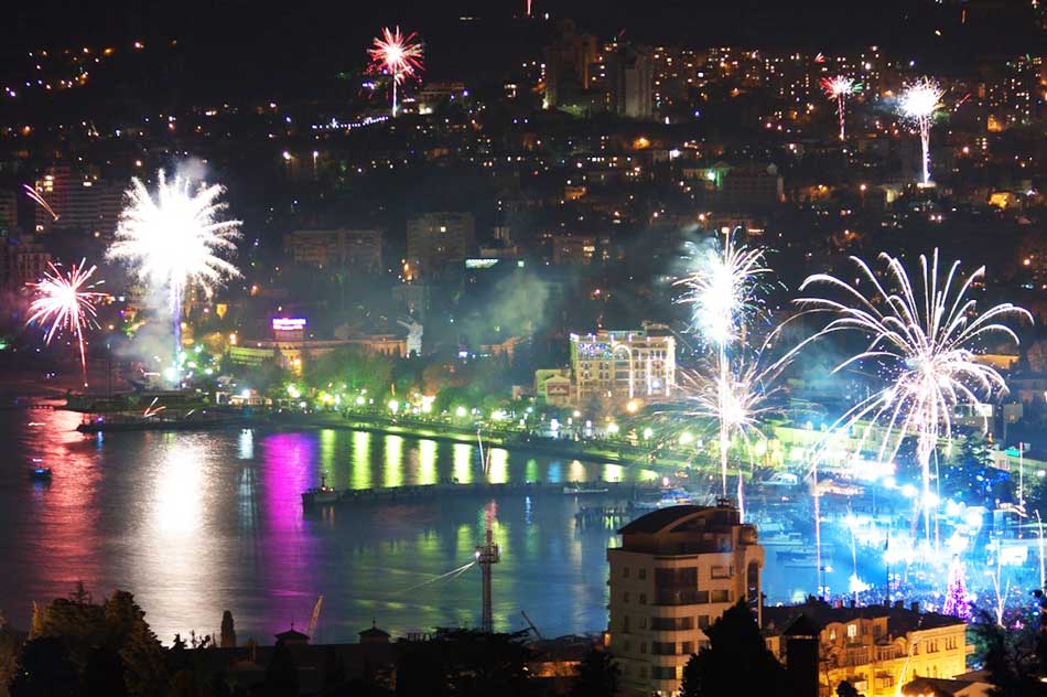 Новый год в Крыму 2024: ТОП-30 мест с программой +отели, коттеджи, цены